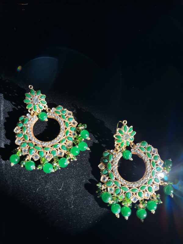 Elegant Gold Earring and Bindi Set - Image 3