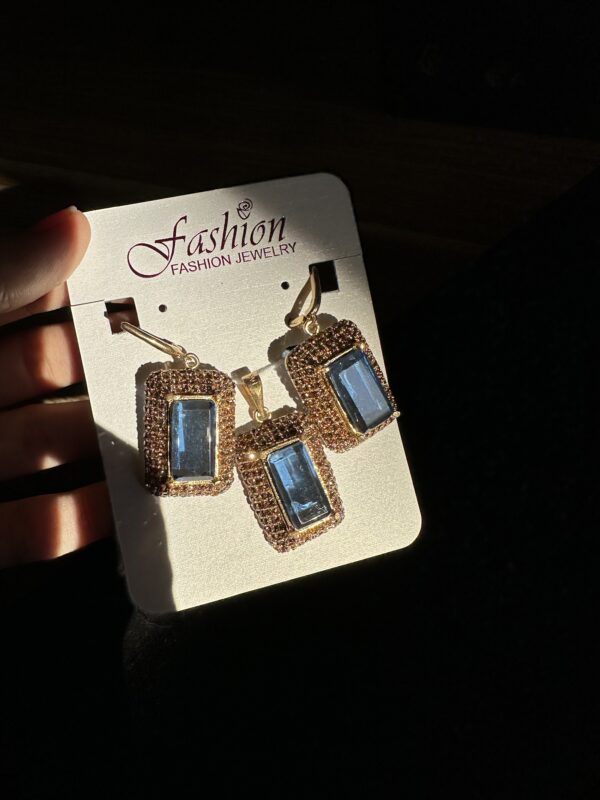Stunning Blue Zircon Stone Set - Image 2