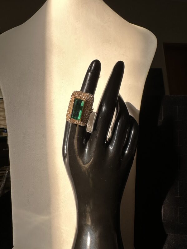Stunning Emerald Zircon Stone Set - Image 2