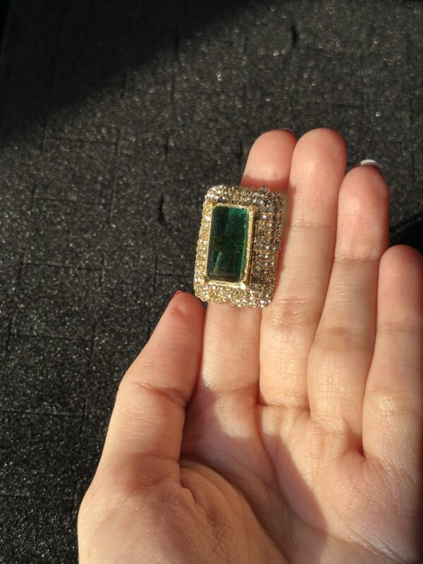 Stunning Emerald Zircon Stone Set - Image 4