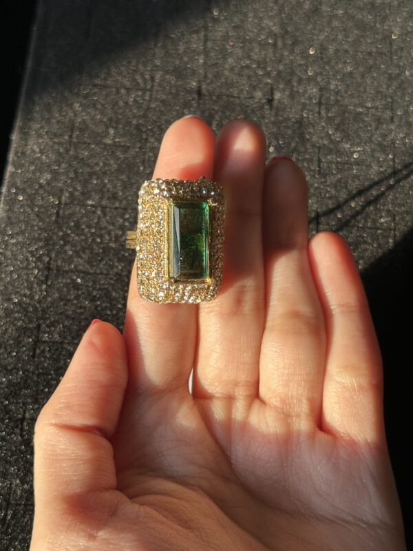 Stunning Emerald Zircon Stone Set - Image 6