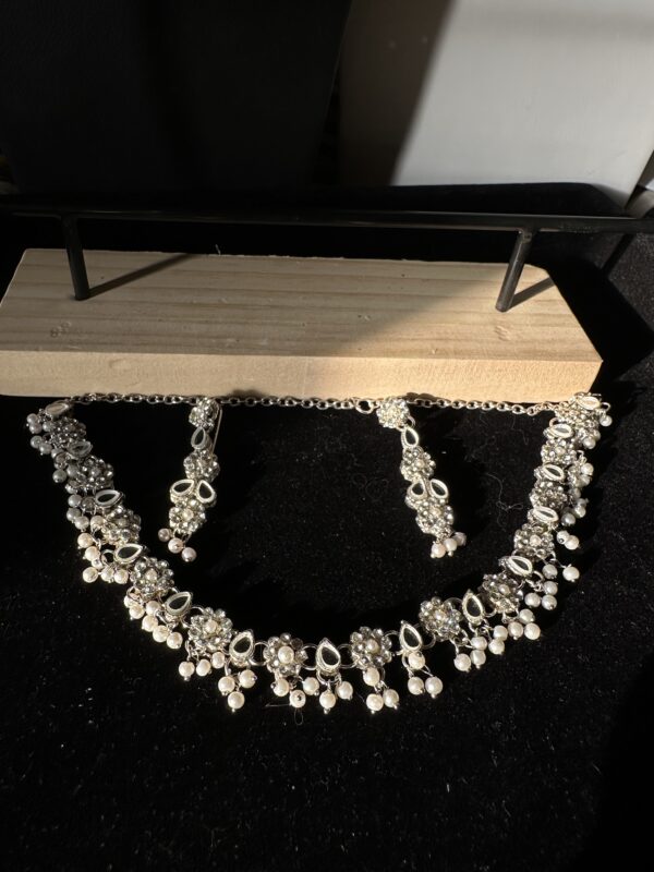 Elegant Artificial Mirror and Pearl Jewelry Set with Bindi
