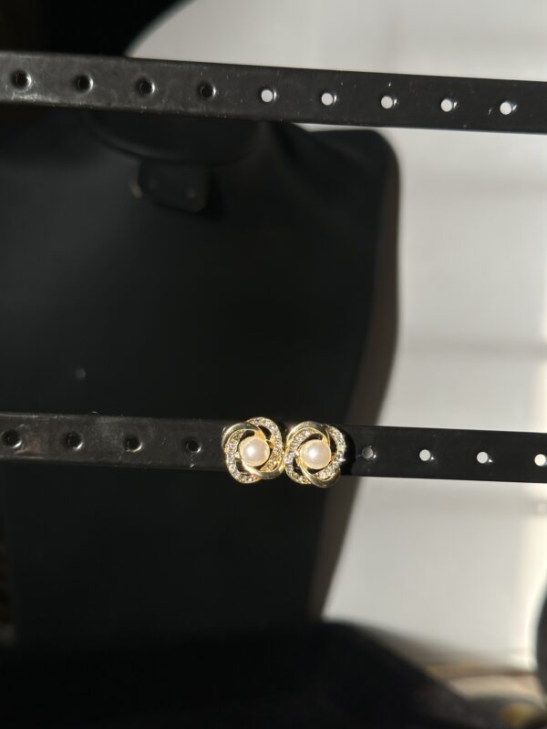 Studs - SE - Image 3