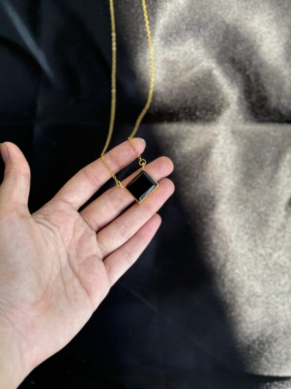 Gold-Plated Onyx Pendant with chain - Image 3